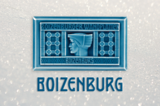 Boizenburg: A Retro Display Font That Stops Scrollers